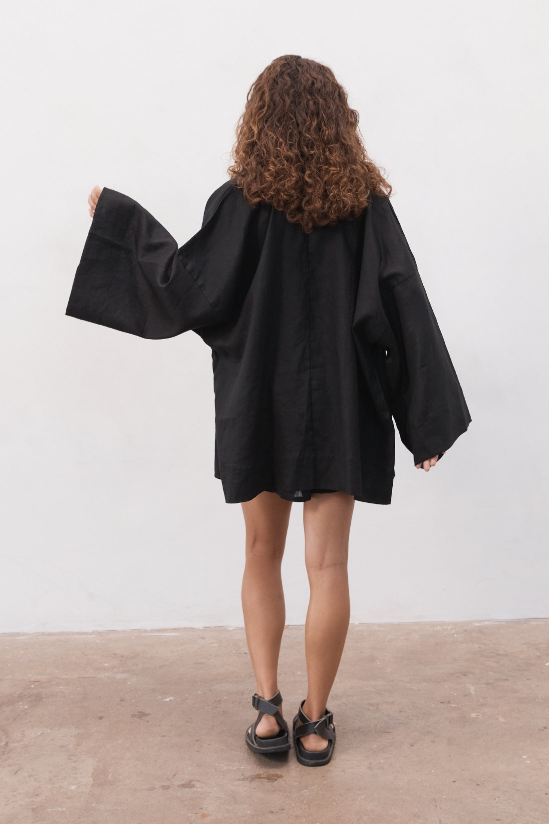 Anya Linen Kimono Black