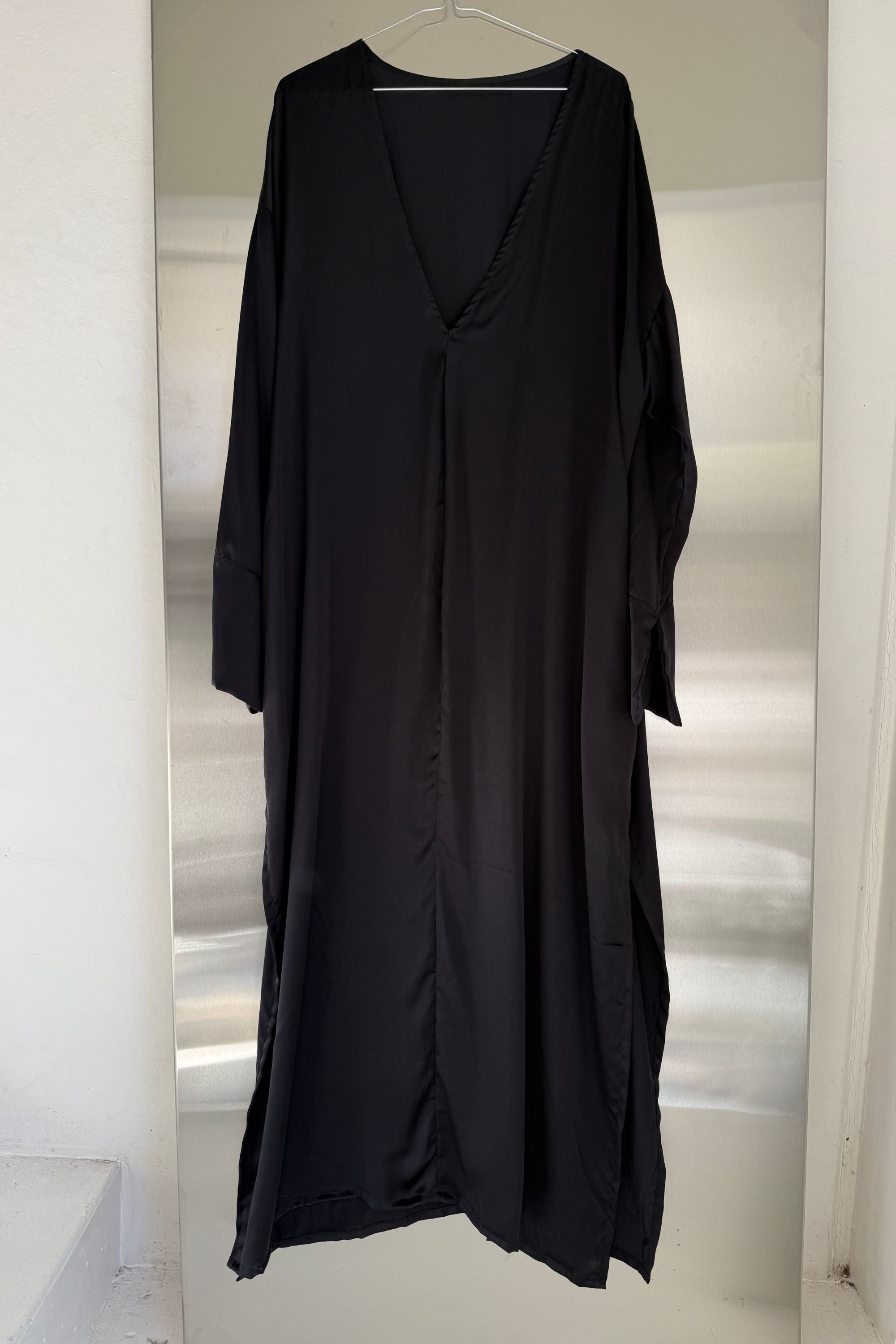 SAMPLE SALE | Long sleeve Maxi Silk Dress Black