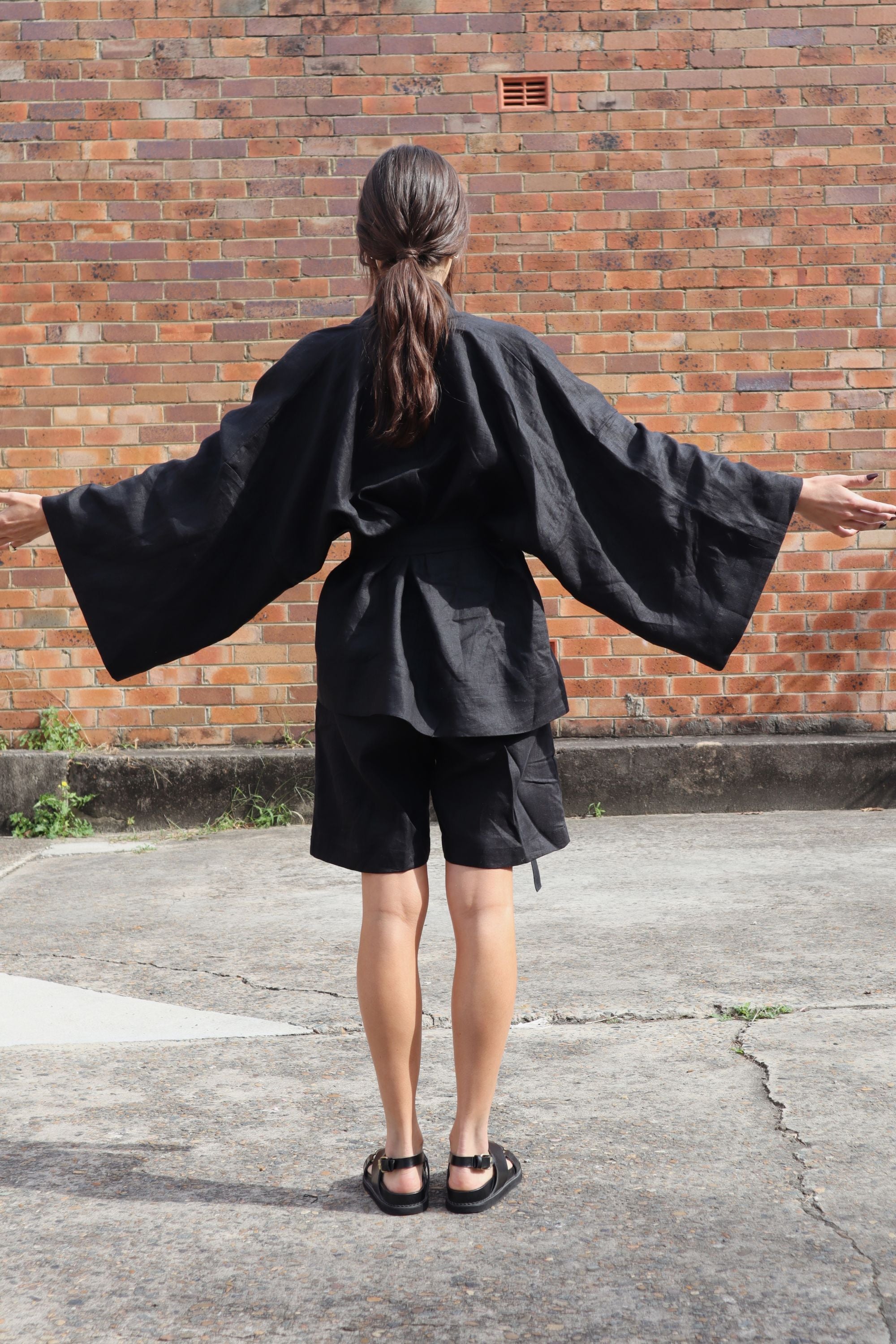 Anya Linen Kimono Black — UNIKSPACE