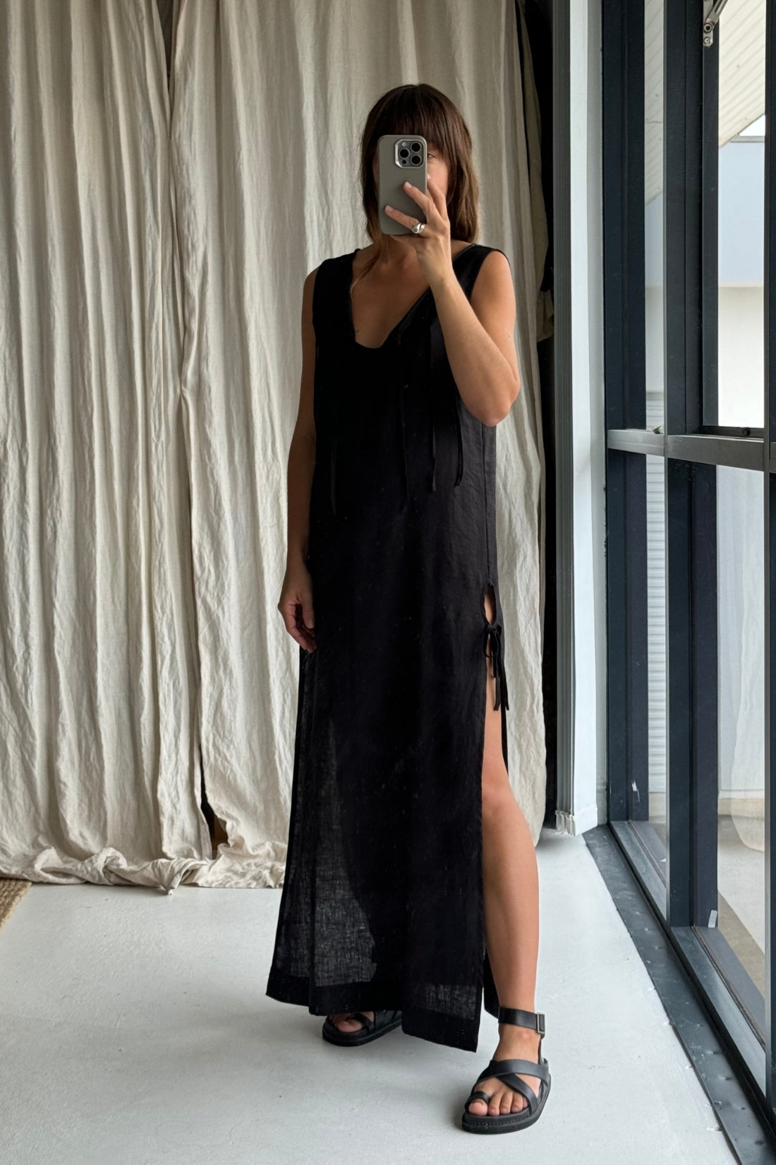 SAMPLE SALE | Linen open sided tie dress black