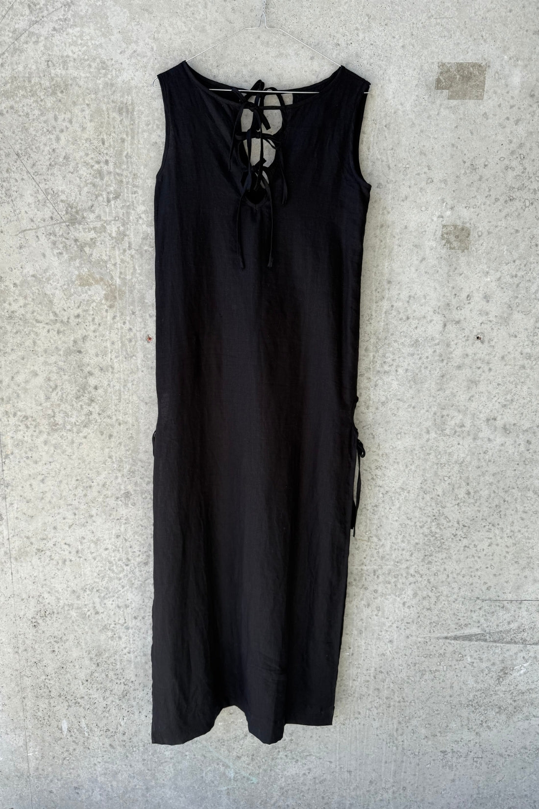 SAMPLE SALE | Linen open sided tie dress black
