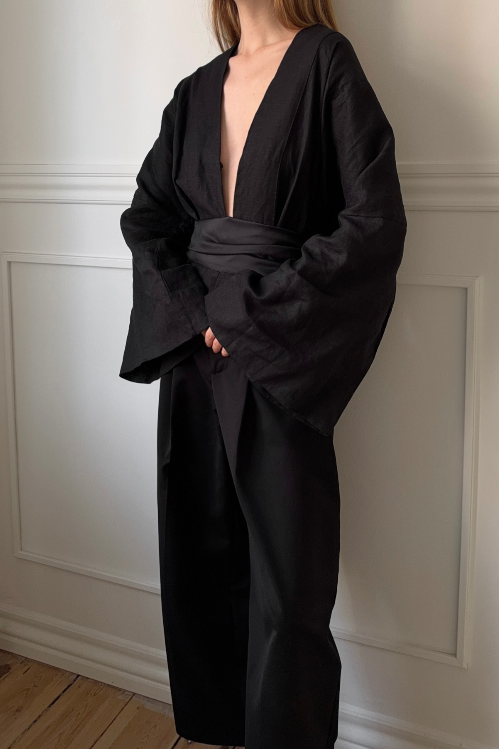 Anya Linen Kimono Black